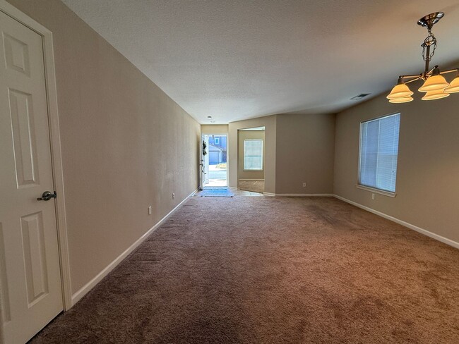 Building Photo - Charming 3 Bed / 2 Bath Single-Story Home in Reno ( off Military Rd)