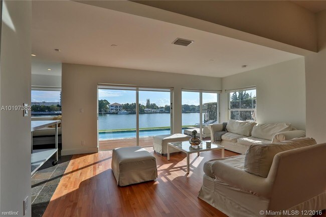 Foto del edificio - 7711 Beachview Dr