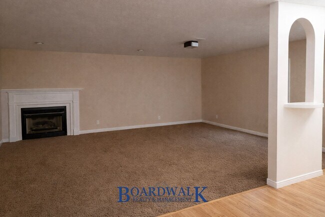 Foto del edificio - Beautiful 6 Bedroom Home in Sandy!