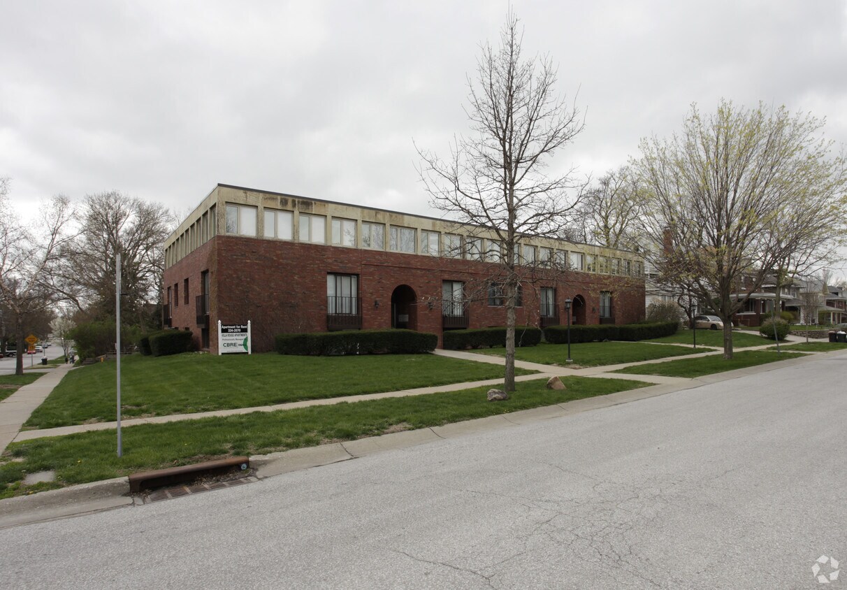 Primary Photo - Villa Rouge Apartments