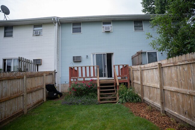 Foto del edificio - 219 Old Hershey Rd