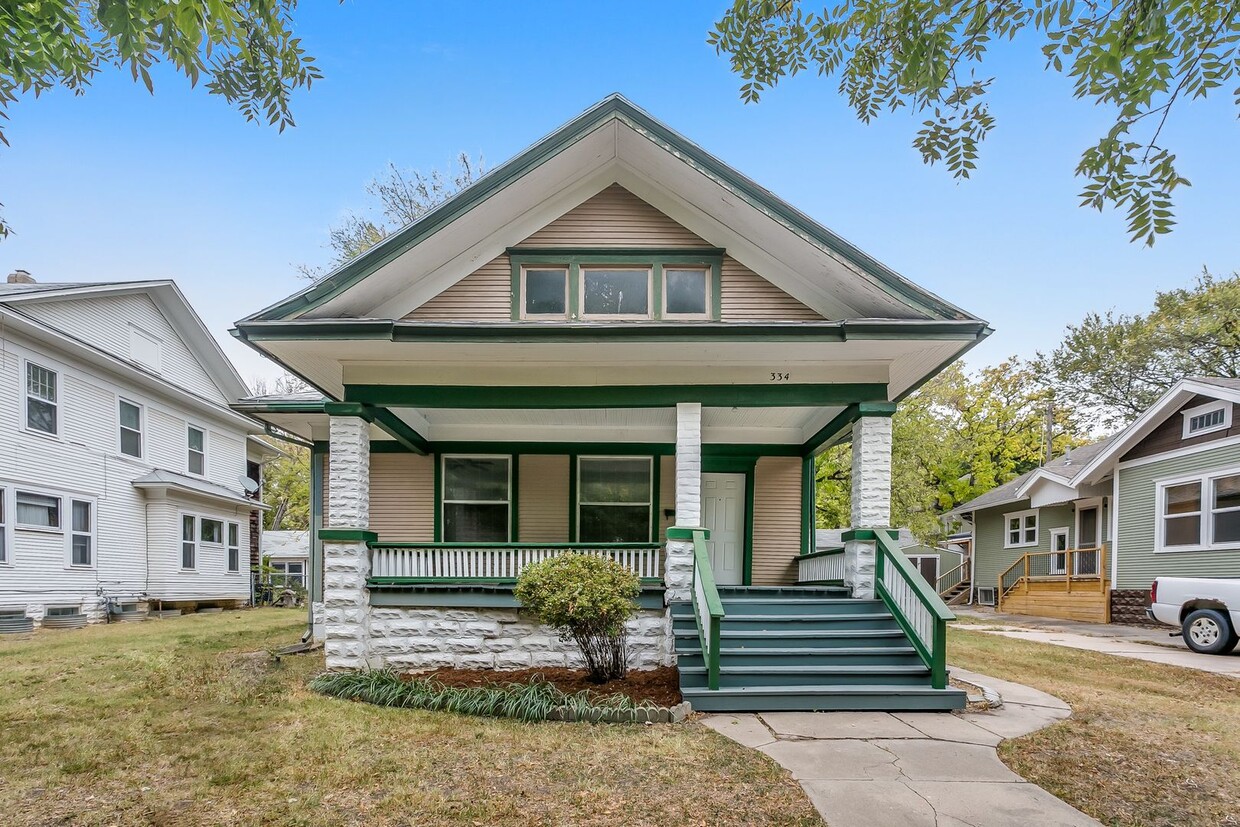 Primary Photo - Affordable, spacious and charming - the pe...