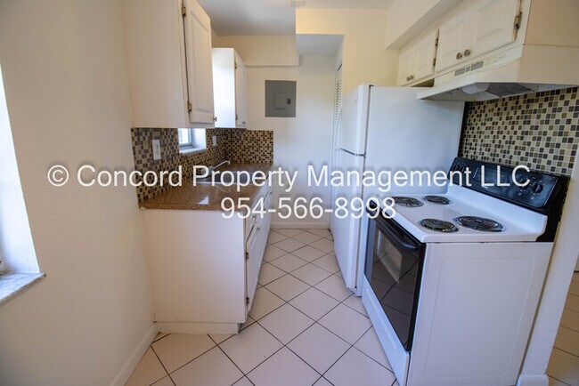Foto del edificio - ASK ABOUT OUR SPECIALS! 2/1.5 Townhouse St...