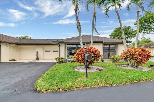 Foto del edificio - 4660 Greentree Pl
