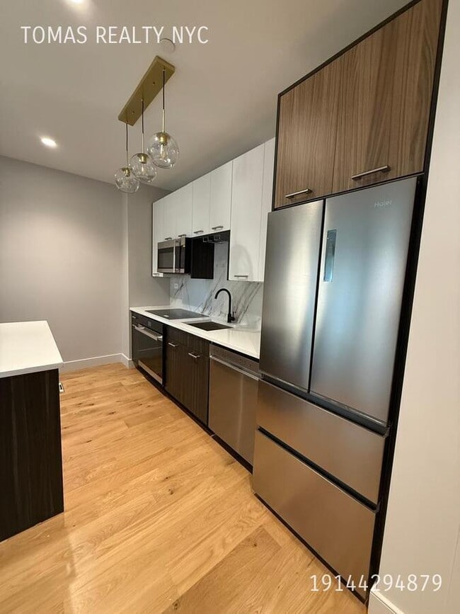 Building Photo - 1890 Pelham Pkwy S