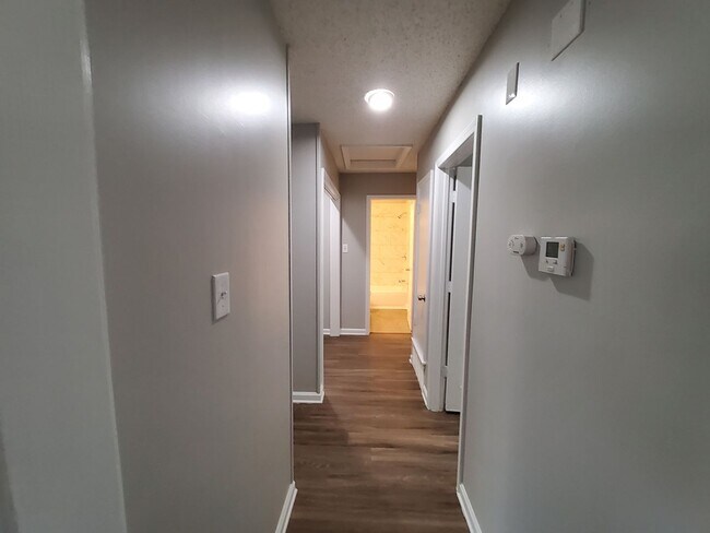 Foto del edificio - 4652 Crestfield Rd