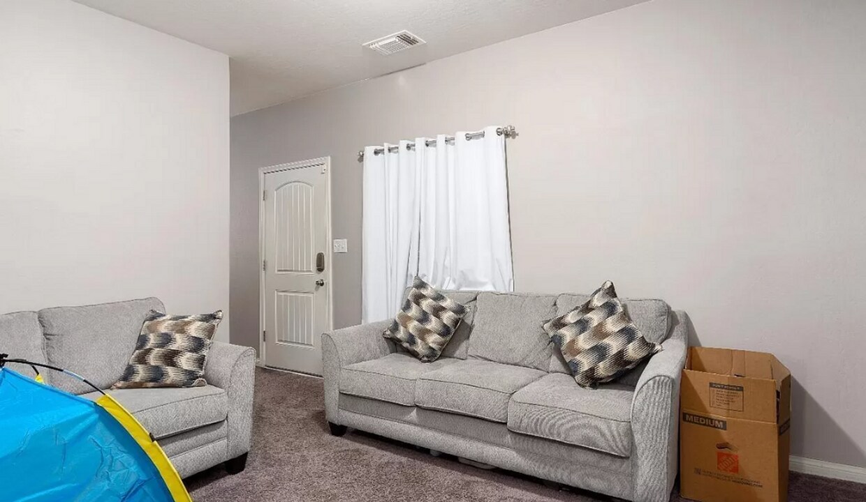 1506 Platea St Unit Studio, Bakersfield, CA 93307 Room for Rent in