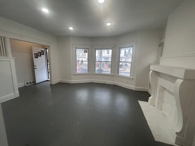 Building Photo - 12206 Locke Ave