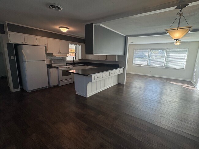 Foto del edificio - 1504 Lambard Dr