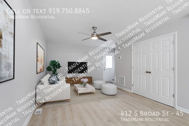 Building Photo - Beautiful 2 bedroom Townhome in the heart ...