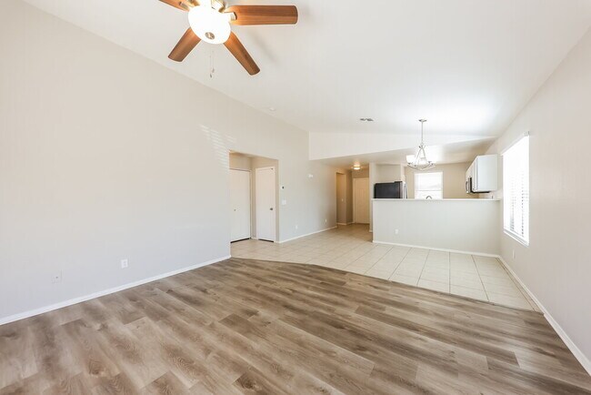 Foto del edificio - 11335 W Crestbrook Dr