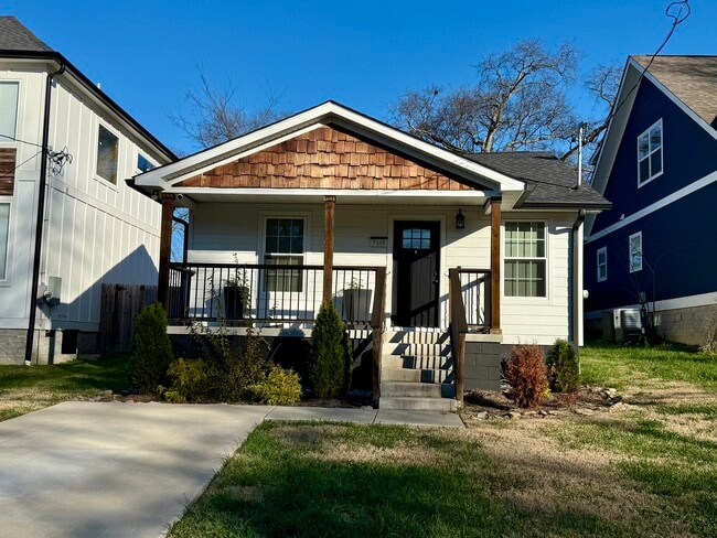 Building Photo - 716B 29th Ave N