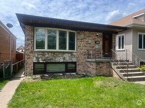Building Photo - 5712 N Avondale Ave