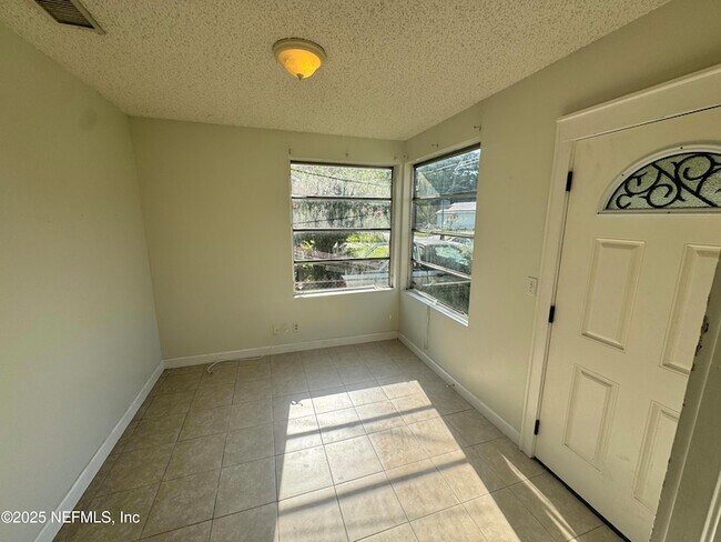 Foto del edificio - 4050 Dellwood Ave