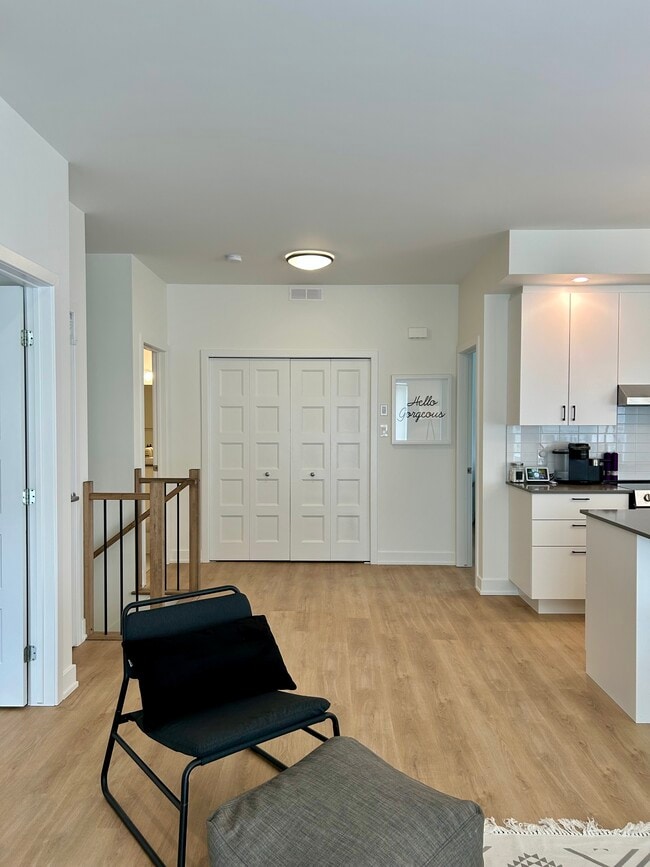 Building Photo - 305 Rue Elisabeth-Chauvin