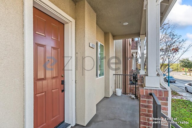 Building Photo - 1052 Green St