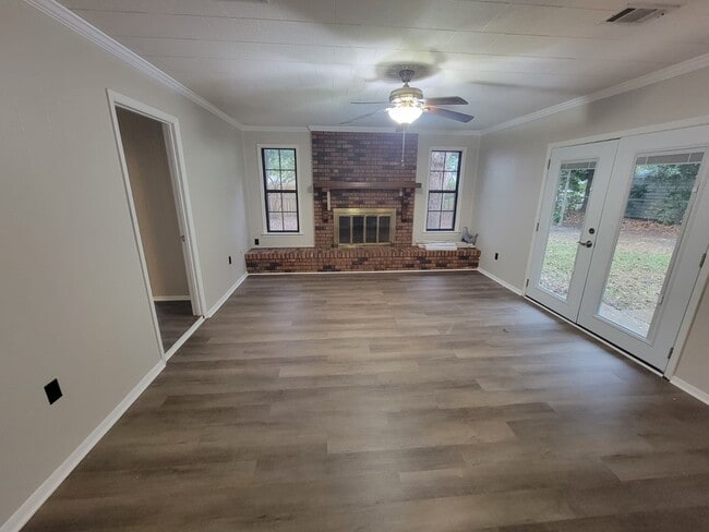 Building Photo - 2610 Demaret Dr