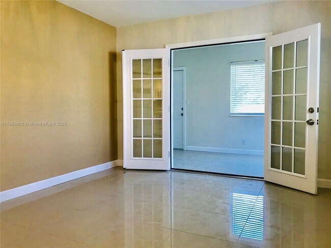 Building Photo - 1949 Funston St