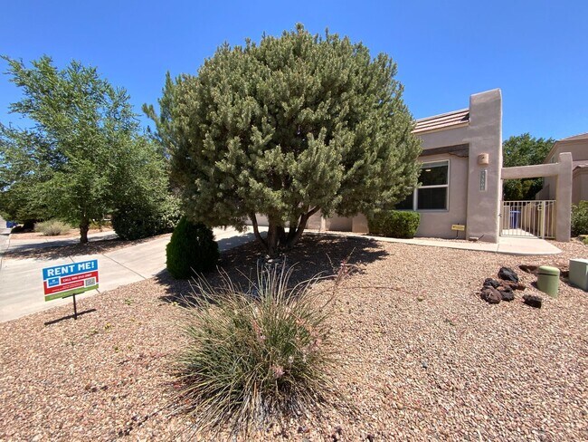 Building Photo - 3 Bedroom Single Story Home Available Near...