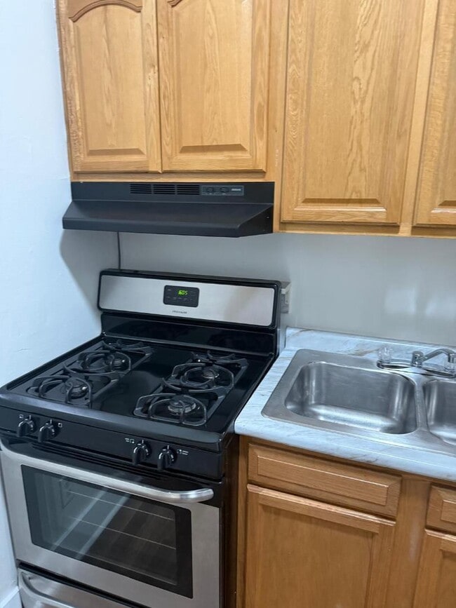 Foto del edificio - 932 E Market St