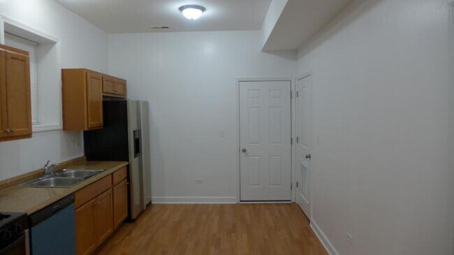 Building Photo - 2 bedroom in Cicero IL 60804