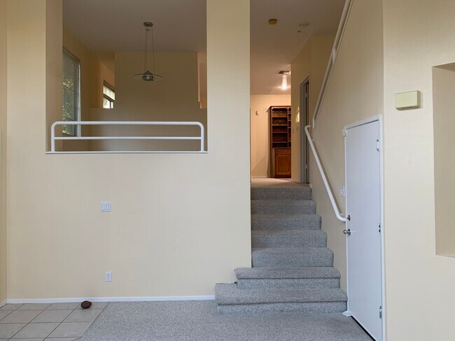 Building Photo - 350 Montecito Way