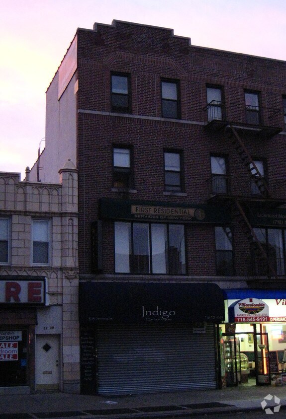Primary Photo - 32-41 Steinway St