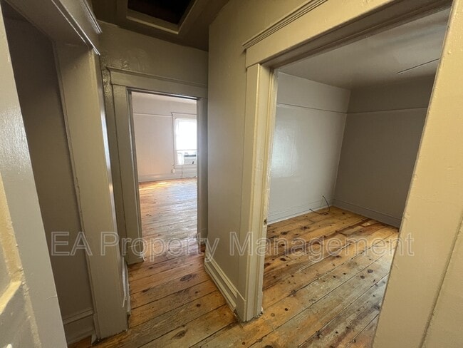 Building Photo - 123 Walter St NE