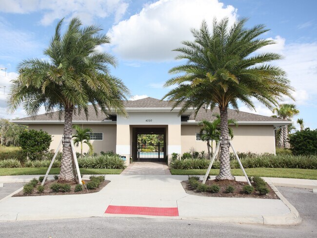 Foto del edificio - 4607 Windy Hammock Way