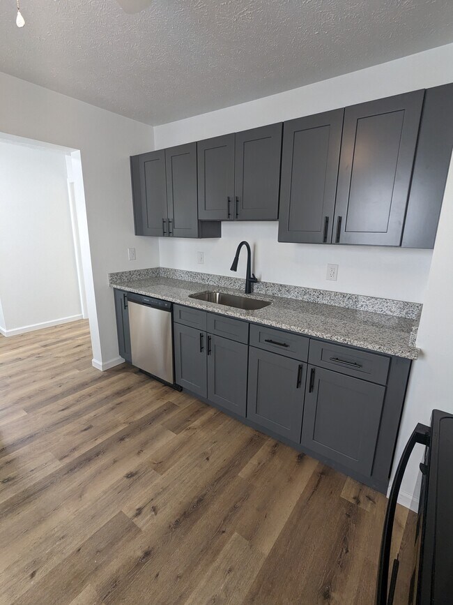 Foto del edificio - 1327 E 359th St