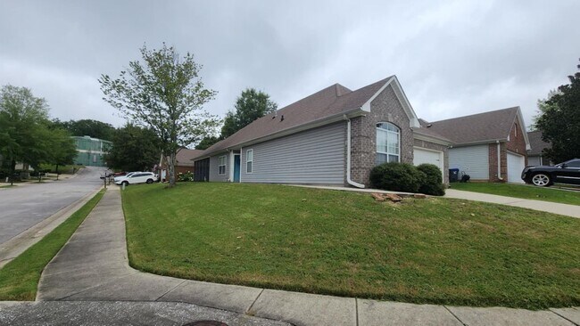 Foto del edificio - 299 High Ridge Dr