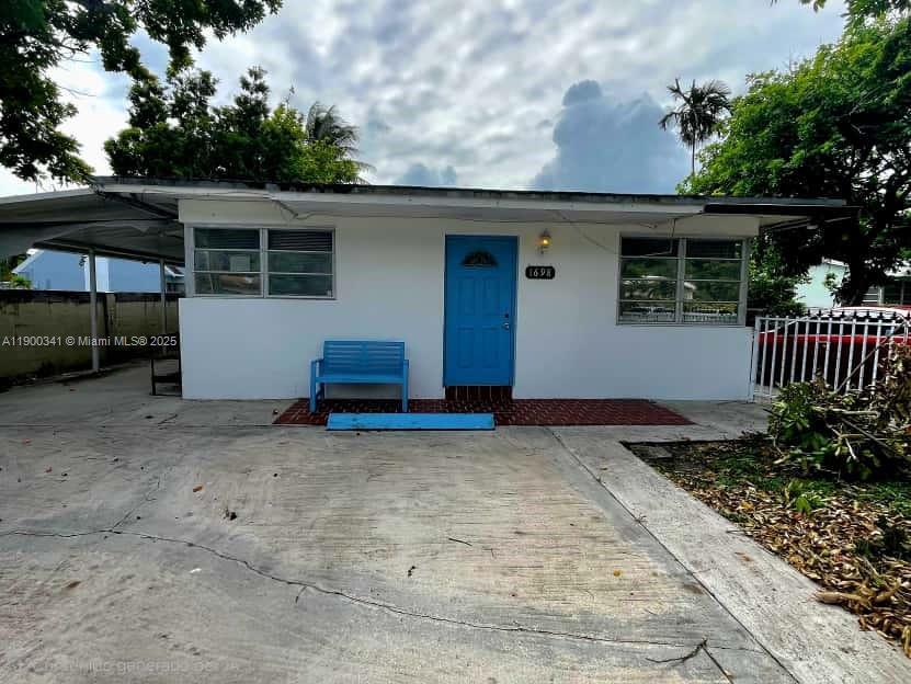 Foto principal - 1698 NE 147th St