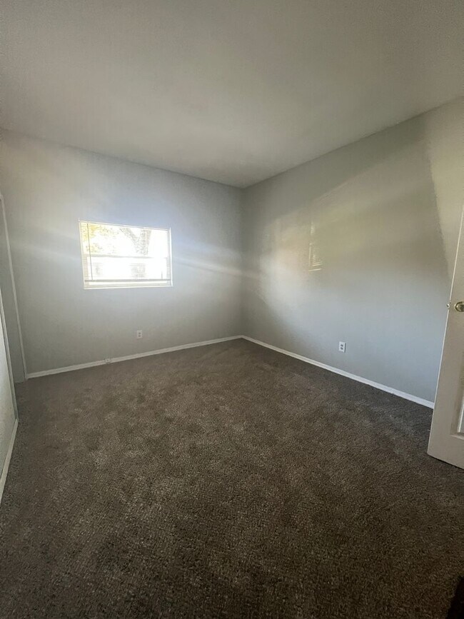 Foto del edificio - 2 Bedroom, 1 Bath Home In Columbus!