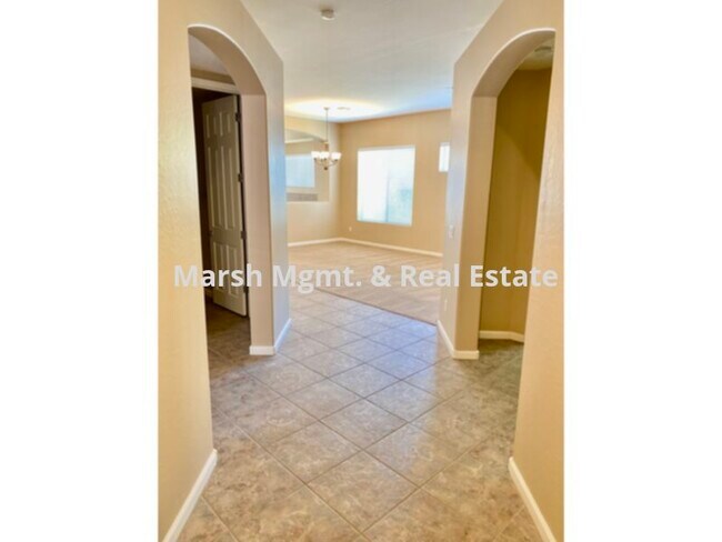 Foto del edificio - Very nice home with 2 bedrooms plus a den ...
