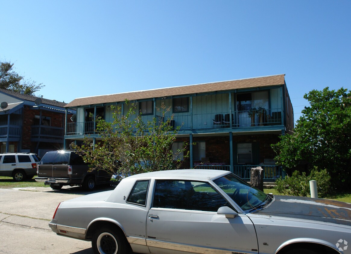 Building Photo - 3617 Martinique Ave
