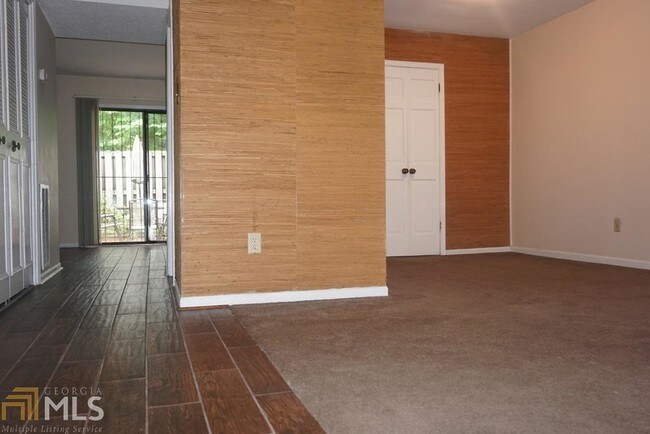 Foto del edificio - 6144 Bakers Ferry Rd