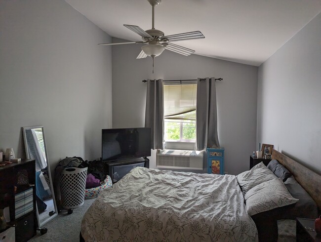 Foto del edificio - 1460 McClure Rd
