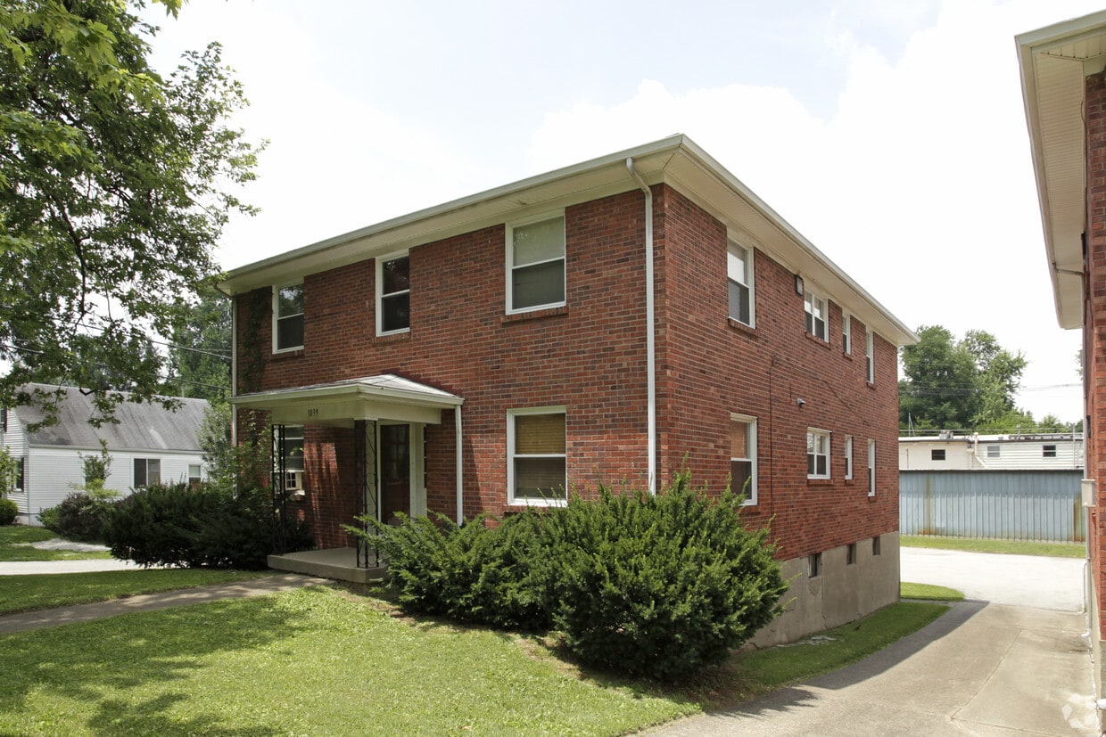 Primary Photo - 1039 Parkway Dr