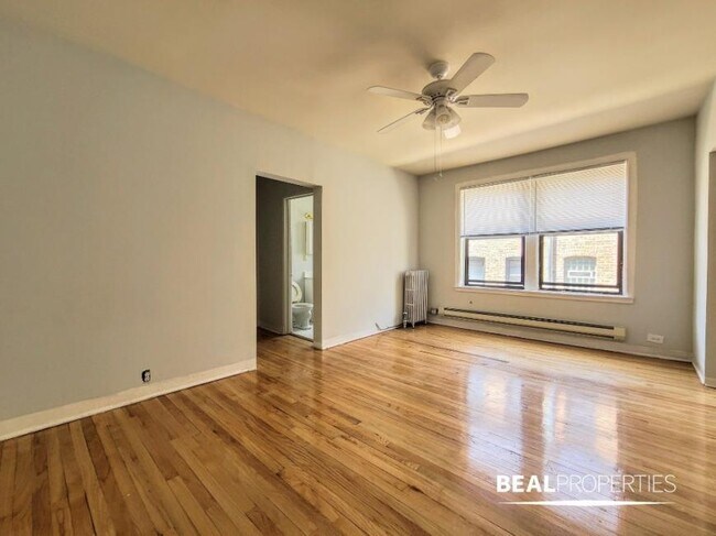 Building Photo - 0 bedroom in CHICAGO IL 60657