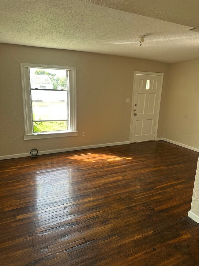 Building Photo - 3821 Hay Ave
