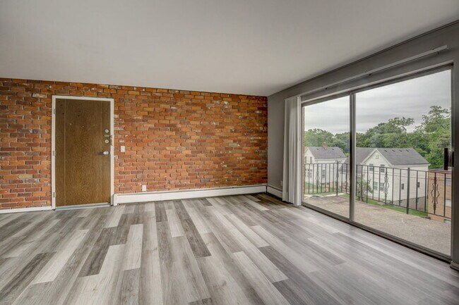 Building Photo - 1590 Glen Parker Ave