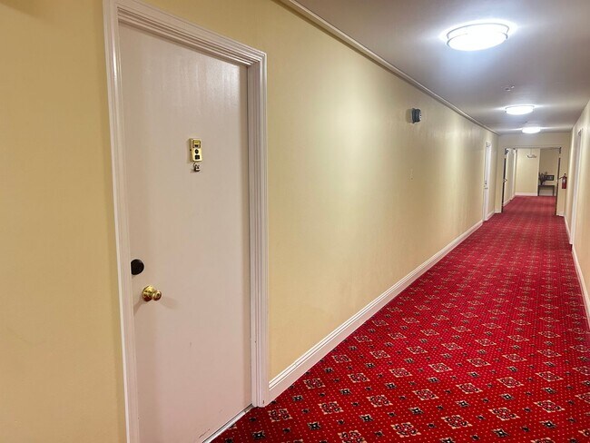 Foto del edificio - Spacious 2 Bed, 1 Bath Apartment at Lynnwood - 62+ Living!!