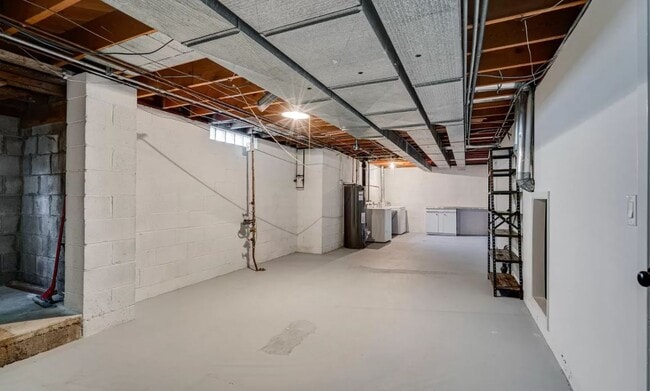 Building Photo - 83 Crystal View Cir
