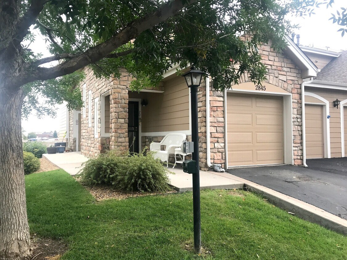 Primary Photo - Bright Top Floor 2-Bedroom Condo w/ Attach...