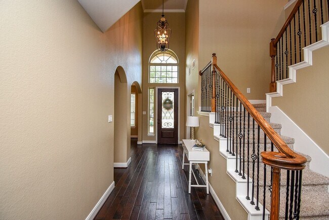 Building Photo - 26230 Rustic Woods Ln