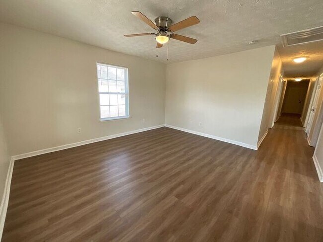 Building Photo - 3651 Ten Oaks Cir