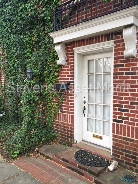 Building Photo - BEAUTIFUL DUPLEX IN SOUTH HIGHLANDS