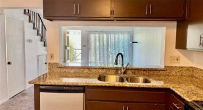 Building Photo - 1107 W Francis St