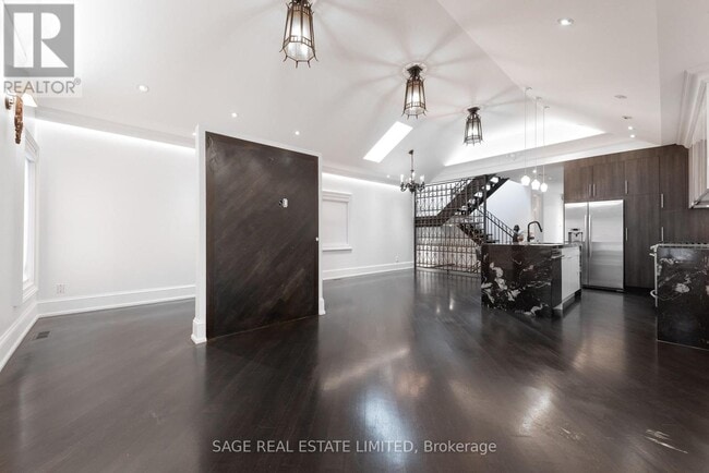 Building Photo - 170 Silverthorn Ave