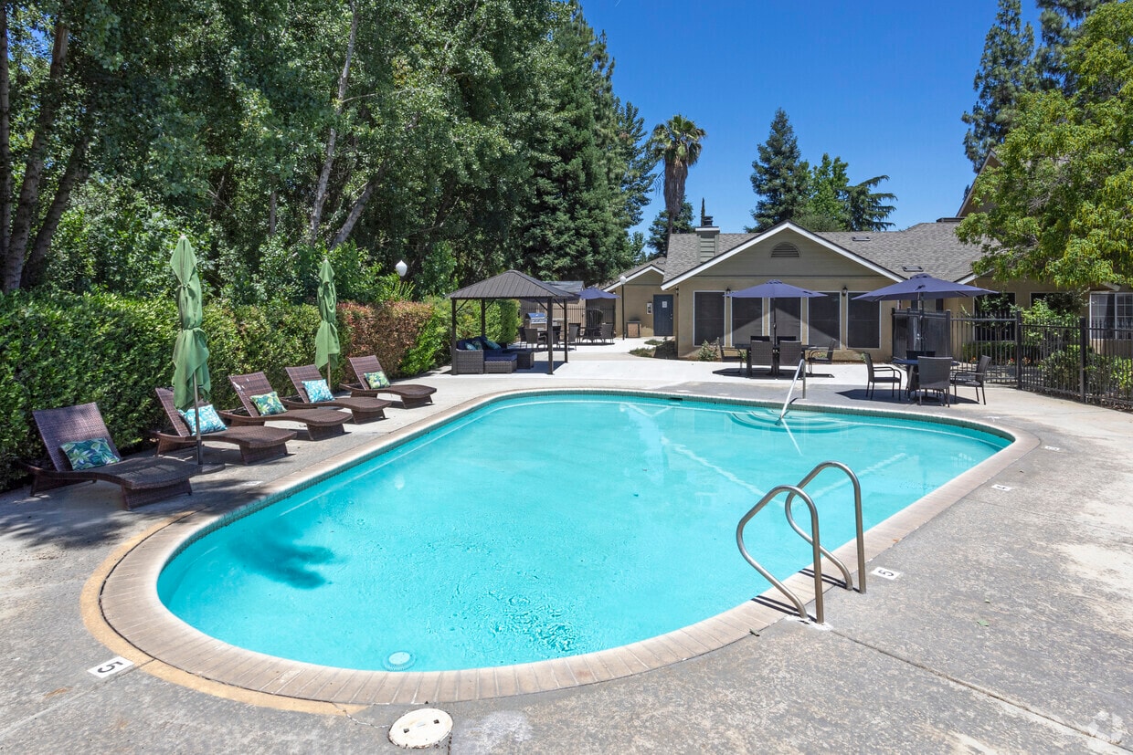 Cottonwood Grove Apartments in Clovis, CA